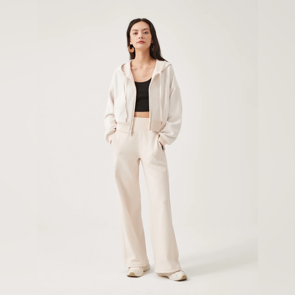 Supesu Cubby Zip Up Hoodie Cropped & Reversible fuzzy hood cream natural white
